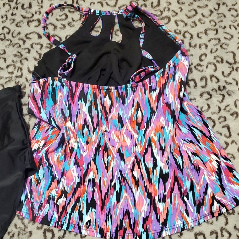 Multicolor Patterned Tankini Set - Picture 7 of 10